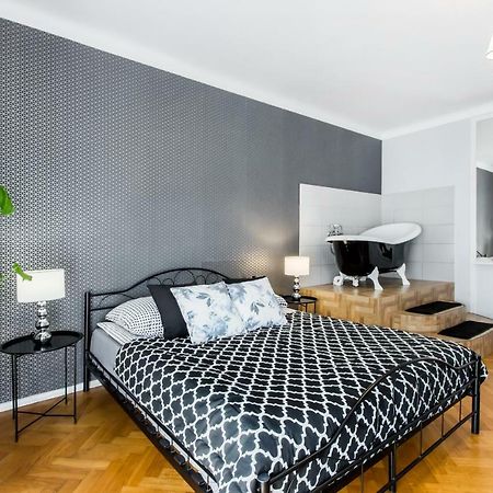 Clicktheflat Apartment Chmielna 7 Warsaw Ngoại thất bức ảnh
