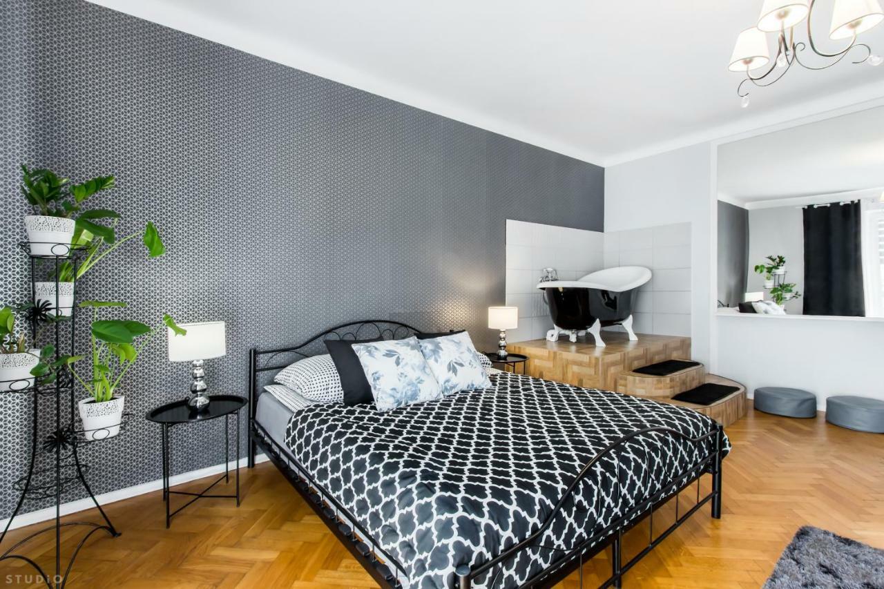 Clicktheflat Apartment Chmielna 7 Warsaw Ngoại thất bức ảnh